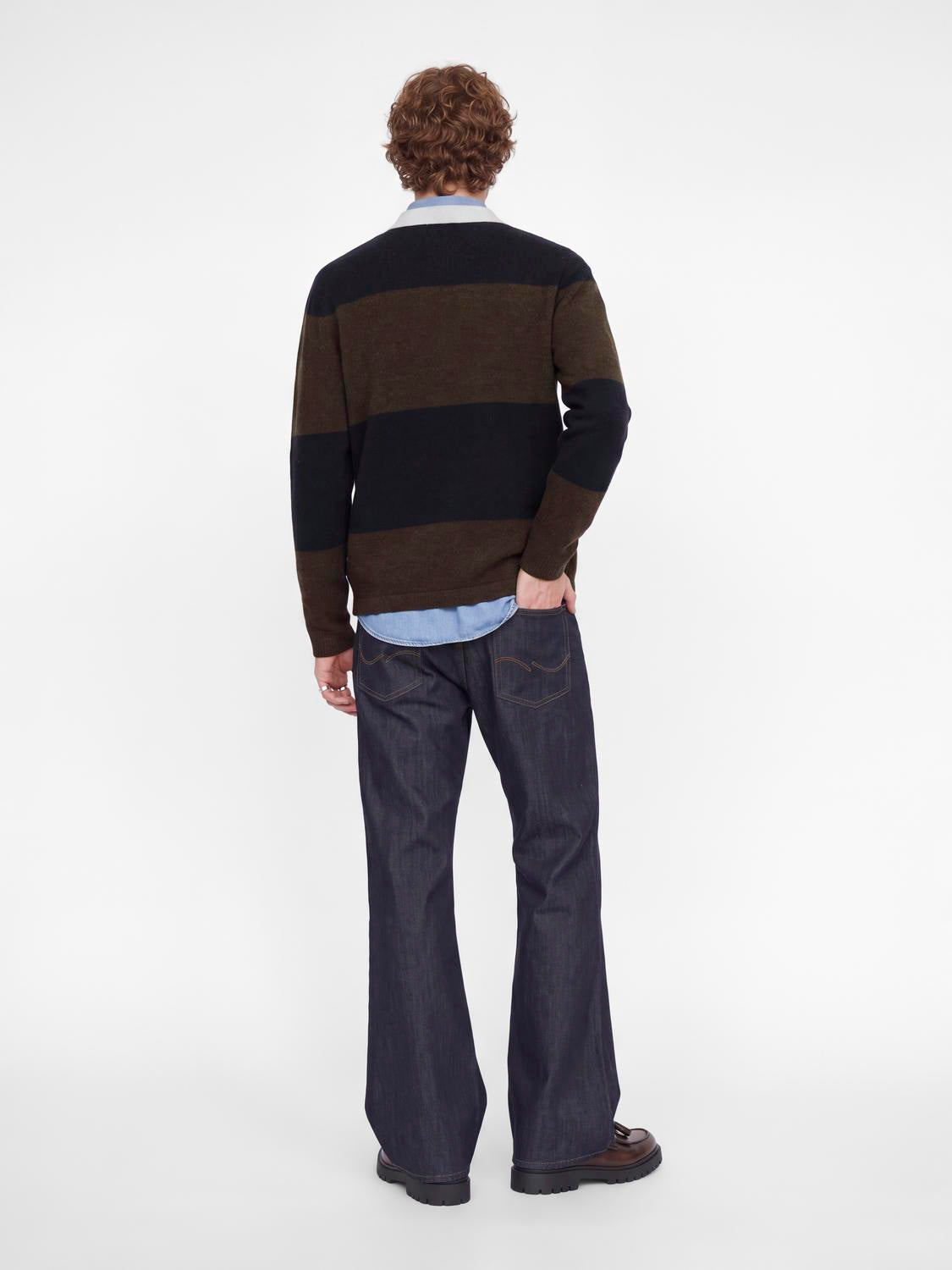 model_shot-back